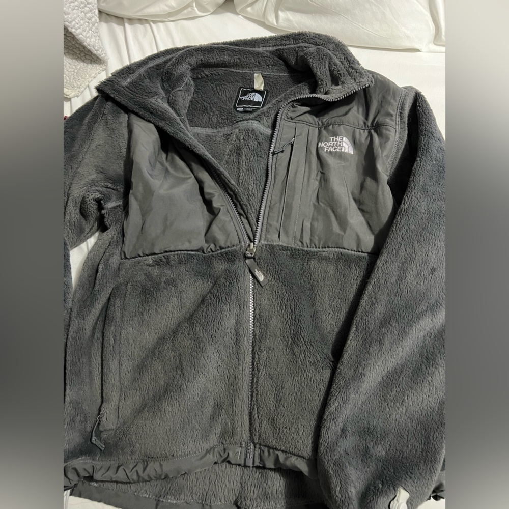 COPY - Women’s gray north face jacket